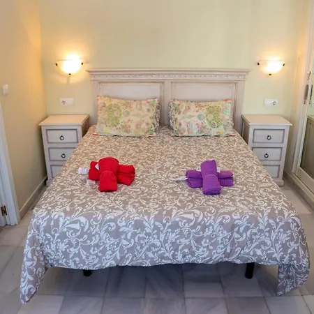 Проживання в сім'ї Jardines Puerto Banus